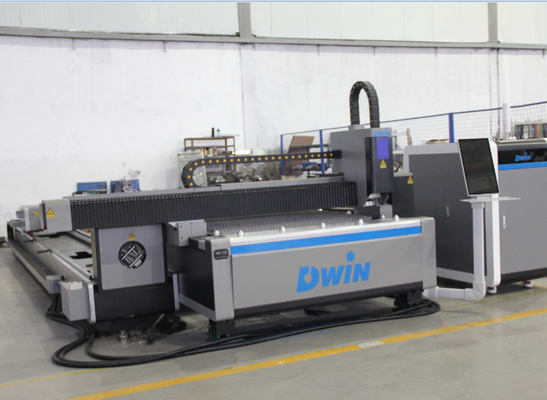 Cortador rotatorio del hierro del laser de la cortadora del tubo del laser del dispositivo DWIN 1000W